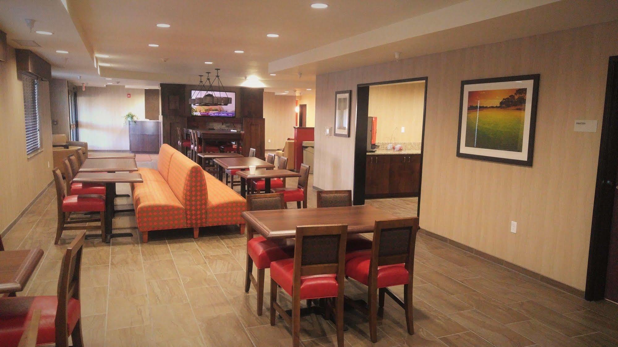 Inn At Hunters Run Watford City Eksteriør bilde