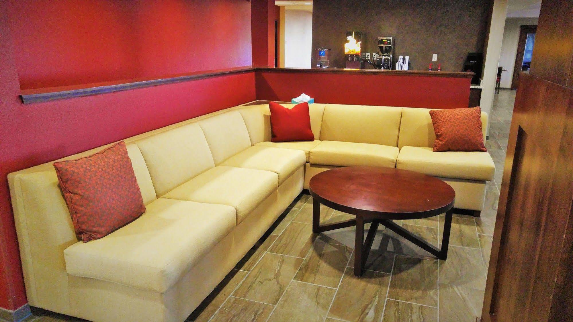 Inn At Hunters Run Watford City Eksteriør bilde