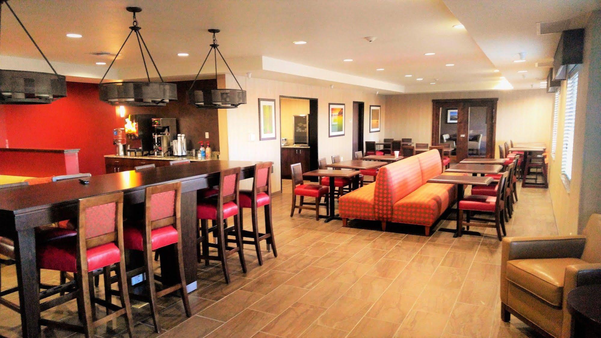 Inn At Hunters Run Watford City Eksteriør bilde